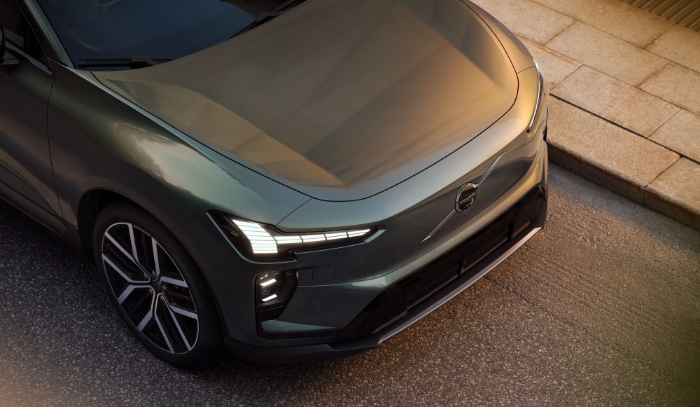 Volvo unleashes electric EX60