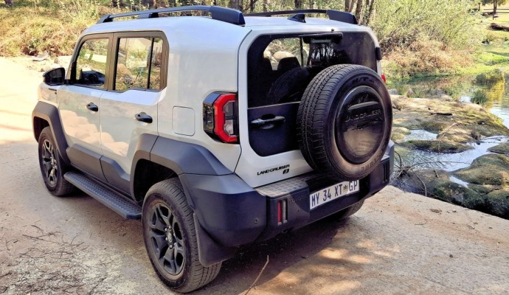 Road Review - Toyota Land Cruiser FJ VX