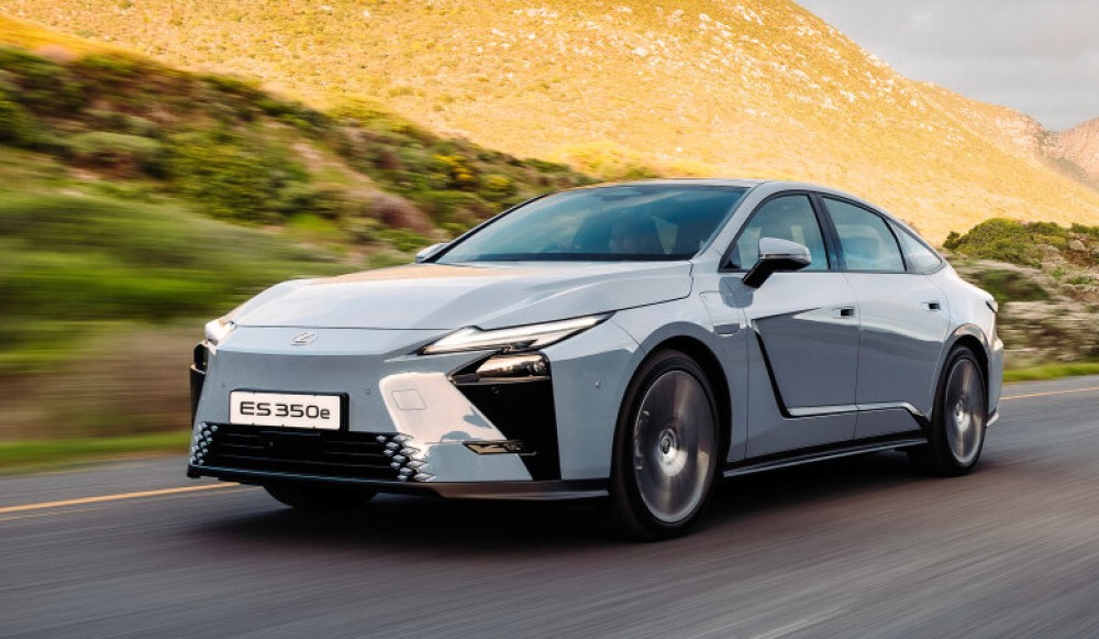 Lexus ES gets hybrid and electric power