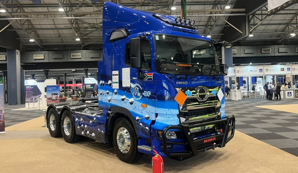 HINO SA DISPLAYS DUAL FUEL TRUCK AT AUTOWEEK IN DURBAN
