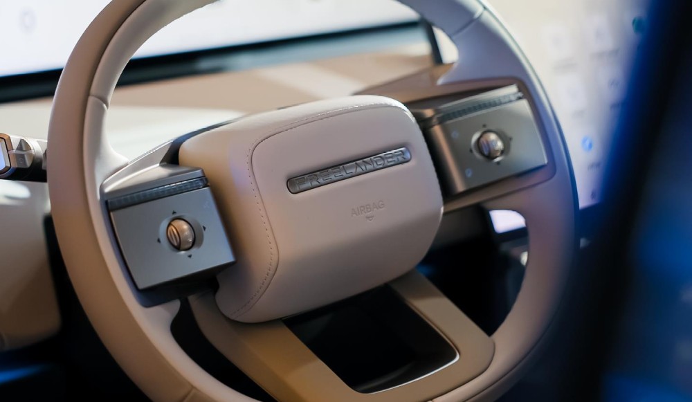 New Freelander revealed