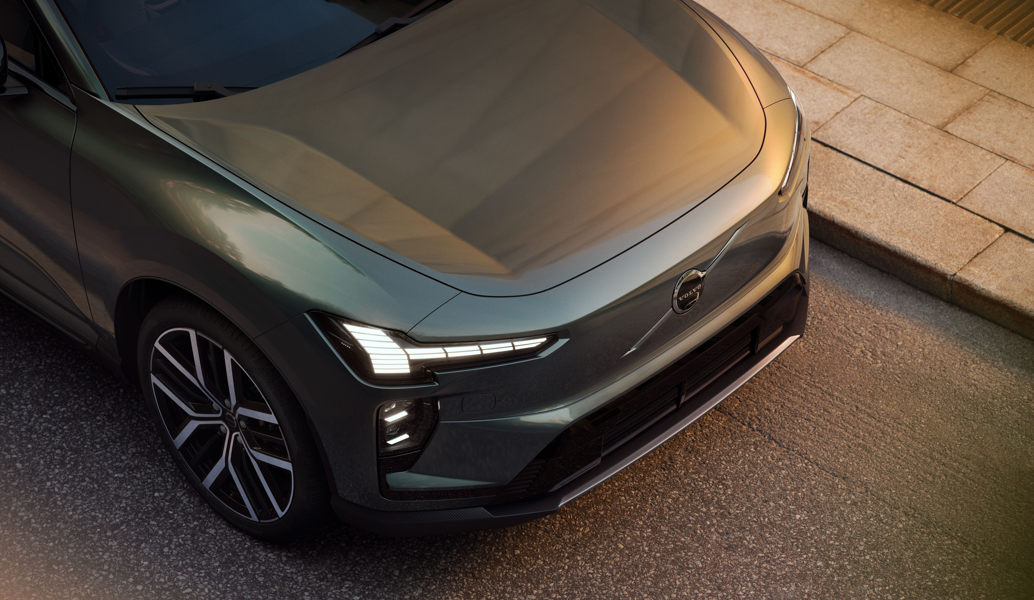 Volvo unleashes electric EX60