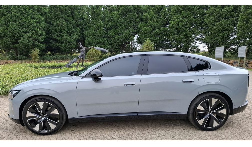Road Review - Volvo ES 90 Ultra
