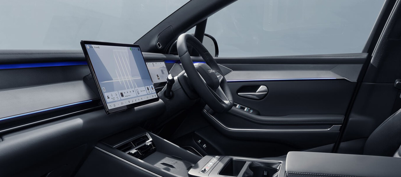 Contemporary dash design for the Atto 8